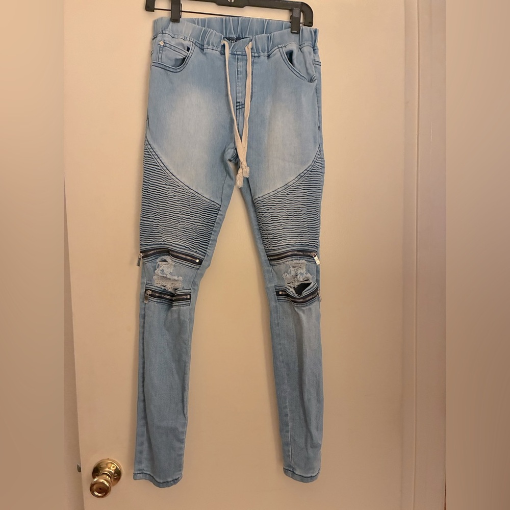 Women’s Light Blue Jeans with Detailing size SMALL